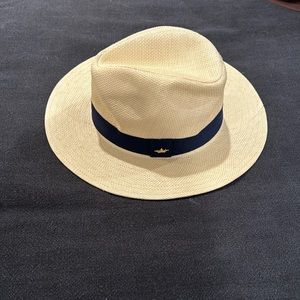 Woman’s hat with adjuster